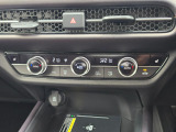 車内環境を自動でコントロールするフルオートエアコン。長距離ドライブも快適です。