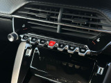 エアコンなどの操作が物理スイッチとして行えるトグルスイッチ 運転席と助手席にはシートヒーターも装備