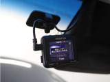 ◆ドライブレコーダー◆映像・音声などを記録する自動車用の装置です。 もしもの事故の際の記録はもちろん、旅行の際の思い出としてドライブの映像を楽しむことができます。