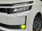 【HIDヘッドライト】悪天候や夜間走行時も良好な視界を確保し安心して運転できる高輝度LEDヘッドライトを装備!点灯速度が早く、消費電力も抑えられています。