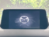 【マツダコネクトナビ】車内の雰囲気にマッチした一体型タイプのナビ。各種車輌設定やBluetooth再生等、様々な機能が楽しめます。直感的なダイヤル操作が可能で、使い勝手も良好です。
