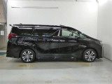 この度は、当社の展示車をご覧いただきまして、誠に有難うございます。自信をもってお勧めできる車となりますので、ごゆっくりご覧頂きたいと思います。