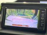 【バックカメラ】駐車時に後方がリアルタイム映像で確認できます。大型商業施設や立体駐車場での駐車時や、夜間のバック時に大活躍!運転スキルに関わらず、今や必須となった装備のひとつです!