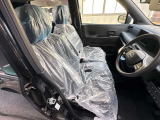 ドライバーの方と助手席の方が座るシートです。実際にお座りいただくのが、分かりやすいと思います。お気軽にご来店ください。