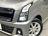 【LEDヘッドライト】悪天候や夜間走行時も良好な視界を確保し安心して運転できる高輝度LEDヘッドライトを装備!点灯速度が早く、消費電力も抑えられています。