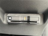 運転席右下にETCがついています。