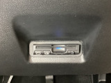 ハンドルの右下にETCがついています。高速道路の料金所の通過も楽々です。カードの取り出しもしやすい場所についています。