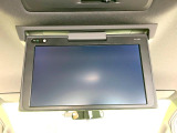 【12.8型フリップダウン】大画面モニターで後席でもエンタメをお楽しみいただけます。家族や友人とお出かけする機会が多い方に大人気です♪