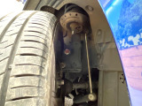 お車を安心してお乗りいただく為には、足回りの定期点検が欠かせません。サービスサポート(有償保証)では無料点検もご提供しており、安心のカーライフをお過ごしいただけるサポート体制が整っています。