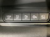 運転席脇のクラスタースイッチ部分にはカメラ切り替えスイッチ、パーキングセンサー、その他走行系スイッチを集中配置しております。