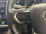 運転中、オーディオの操作をしてて、ハッとしたことはありませんか?ステアリングスイッチは、運転中でもハンドルでオーディオの操作が可能です。安全なドライブをサポートします。
