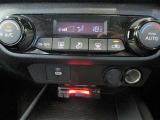 ■ETC車載器、■オートエアコン。すっきり使いやすい!■USB充電ポートがついているので走行中に携帯電話が充電出来ます。