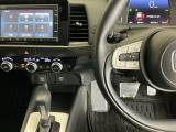 ホンダ純正メモリーナビ搭載なので、遠方へのドライブもお任せ下さい!ステアリング左手側にオーディオ関連のコントロールスイッチを配置しています。操作時は視線を逸らすことなく運転に集中できます