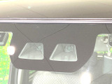 【スマートアシスト】走行中に前方の車両等を認識し、衝突しそうな時は警報とブレーキで衝突回避と被害軽減をアシスト。より安全にドライブをお楽しみいただけます。