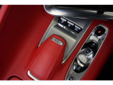 【ロペライオファクトリーセンター】輸入車専門工場熟練メカニックのほか、 サービススタッフも在籍し迅速にお受入れが可能です。セーフティローダーにてお客様のご自宅までピックアップサービスも行っております。