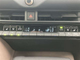 オートエアコンは温度を設定するだけで、自動で風量などを設定してくれます。運転しながら操作も必要ないので、安全性も向上します。