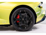 Red CCB brake Calipers:スポーティな印象のレッドキャリパーです。