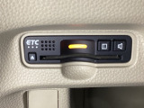 ハンドルの左下にETCがついています。高速道路の料金所の通過も楽々です。カードの取り出しもしやすい場所についています。