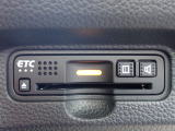 ■【ETC車載器】が装備されています。セットアップをしてお渡しとなり、ETCカードを差し込むだけで高速道路の利用が可能です。