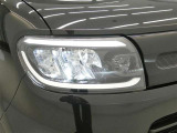 LEDヘッドライト。消費電力も少なく寿命も長いのがLEDの特徴。HIDのような点灯のタイムラグもなくパッと明るくなるのも特徴です。