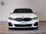 【キドニーグリル】BMWは約90年もの間、ほぼ全ての車両にひと目でBMWだと分かるこの特徴的なフロントグリルが備えられ、デザイン・アイコンとして親しまれてきました。
