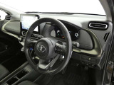 【運転席まわり】・・・ハンドルやシートなども隅々までクリーニング済み。キレイな車内でドライブがより一層快適にお楽しみいただけると思います。