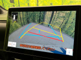 【バックカメラ】駐車時に後方がリアルタイム映像で確認できます。大型商業施設や立体駐車場での駐車時や、夜間のバック時に大活躍!運転スキルに関わらず、今や必須となった装備のひとつです!