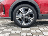 純正アルミホイール。タイヤサイズは205/55R17です。