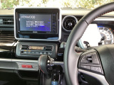 運転席周辺のスマートなレイアウトが、操作のしやすさを実現。快適なドライブをサポートします。
