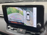 【パノラミックビューモニター】専用のカメラにより、上から見下ろしたような視点で360度クルマの周囲を確認することができます☆死角部分も確認しやすく、狭い場所での切り返しや駐車もスムーズに行えます。