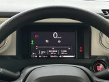 マルチインフォメーションディスプレイです。燃費や走行距離が分かり、半ドアなど車に異常がある際に警告してくれます。