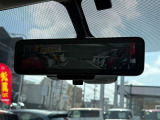 スマートルームミラーで定員乗車時や大きな荷物があっても後方視界が確保できます。
