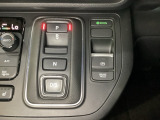 シフトはセレクトレバーのなくなったエレクトリックギアセレクターになっています。「e:HEV」搭載車ですので、日常シーンのほとんどをモーターで走行し、状況に応じあらゆる領域で優れた燃費走行を実現します。