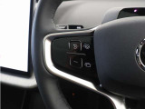 前方車を自動追従するアダプティブクルーズコントロールに加え、ステアリング操舵も行う進化型クルーズ『パイロットアシスト』を搭載。車体を車線内へと適正に維持しつつ先行車を忠実に追従します。