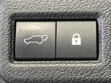 【パワーバックドア】スマートキーや運転席のボタンを押すだけでリアゲートが自動で開閉します!荷物を持っている時や、高い位置にあるバックドアを閉める際に便利な機能です♪