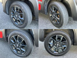 175/60R15 純正アルミホイール装着。
