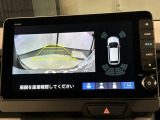 リバースギアに入れるだけで後方の表示へ切り替わります。夜間や雨の日の駐車も楽になりますよ。