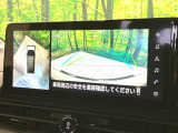 【アラウンドビューモニター】専用のカメラにより、上から見下ろしたような視点で360度クルマの周囲を確認することができます☆死角部分も確認しやすく、狭い場所での切り返しや駐車もスムーズに行えます。