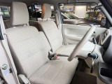 運転席シート廻りは使用感も少なく、良好な状態となっています。前オーナー様が丁寧に使っていたことがよくわかりますね。