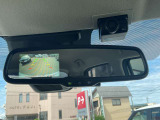 ルームミラーにバックカメラがうつります。