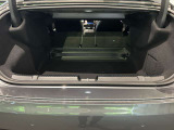 ゆったりとしたトランクルームでございます。たくさんのお荷物の車載が可能でございます。