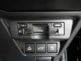【ETC2.0車載器】は高速道路上に設置されたITSスポットと双方向通信を行い、ETC機能に加え安全運転をサポートする交通情報を提供してくれます