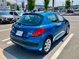 コーナーセンサー付きですので駐車も安心です。