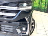 【LEDヘッドライト】悪天候や夜間走行時も良好な視界を確保し安心して運転できる高輝度LEDヘッドライトを装備!点灯速度が早く、消費電力も抑えられています。