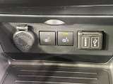 【シートヒーター】寒い日に重宝するシートヒーター!エアコンより早く温まってくれるので寒がりの人も安心ですね♪エアコンの温風は乾燥するから苦手、という方にもをおすすめです。