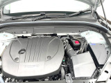 当店の認定中古車(VOLVO APPROVED CAR)はメーカー基準の車齢・走行に応じた内外装・機関の176項目もの項目に厳密な点検を実施。すべての基準を満たした自信を持ってお届けする中古車です。