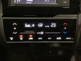 プラズマクラスター付き・オートエアコンがついてますので、お好みの温度をセットするだけで風の強さや風量を自動で調整します。スイッチも簡単操作で快適に過ごせます。