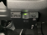 ハンドルの右下にETCがついています。高速道路の料金所の通過も楽々です。 カードの取り出しもしやすい場所についています。