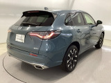 高効率なエンジンをモーターがアシストして走行中の燃費消費を抑えるハイブリッド。停車中もアイドリングストップにより燃費消費と排出ガスをなくします。