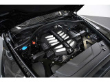 6.8リッター V12気筒ツインターボ 571馬力 全長 5,355 mm &times; 全幅 2,000 mm &times; 全高 1,835 mm